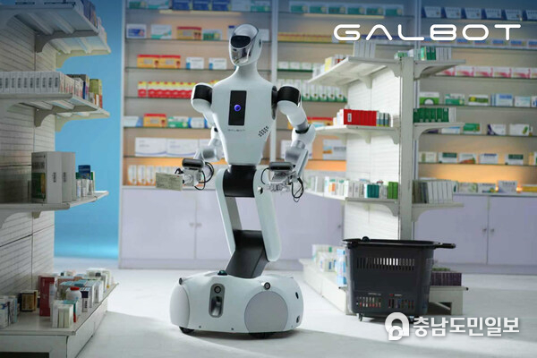 Galbot operating autonomously in a smart pharmacy in Beijing.