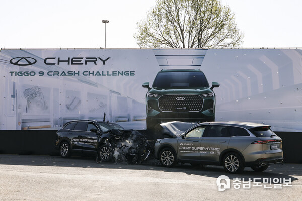 Both TIGGO9 models maintain structural integrity after collision