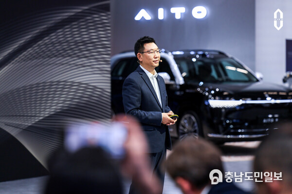 Leon He, President, SERES AUTO