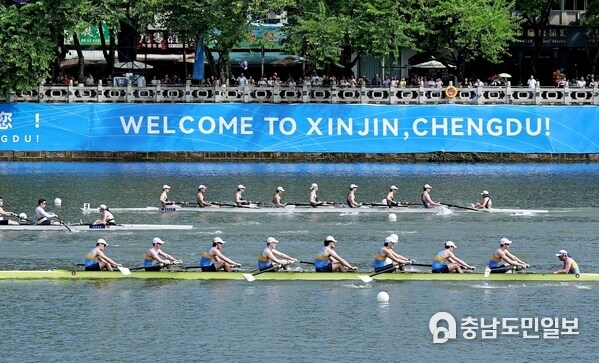 Athletes compete in the 2025 Chengdu Open Rowing Regatta on the Nanhe River in Xinjin district of Chengdu, Sichuan province, on Oct 2.