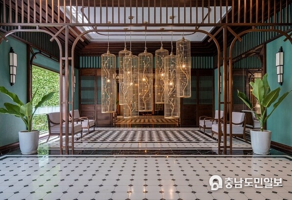 포티크 나트랑의 우아하고 세련된 분위기.