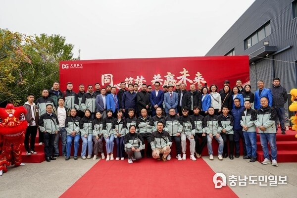 DAHON staff and distributors enjoyed this celebrated moment.