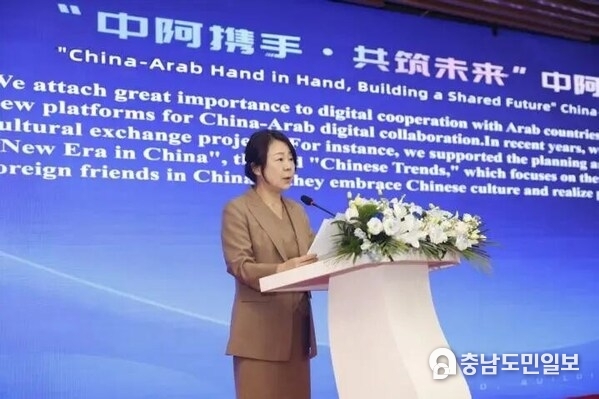 Liu Hongyan, Secretary-General of the China Internet Development Foundation, delivers a speech. [Photo by Zhao Bo]