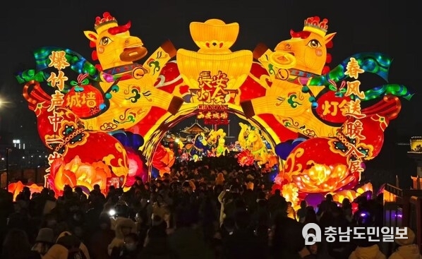 Xi’an Kicks Off 2026 Chang'an Lantern Festival with Epic Light Spectacles to Spring.