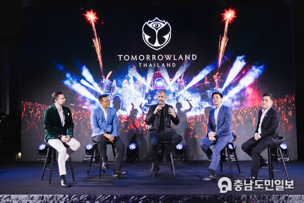 Right to Left: NAT KRUTHASOOT Deputy Governor for Tourism Products and Business, Tourism Authority of Thailand (TAT), Mr Rachata Thunyavuthi, WEAREONE.world Thailand Board Member, MR. Bruno Vanwelsenaers, CEO, WEAREONE.world, MR. ADIRAKE UNOSOT Deputy Governor of Chonburi Province, Representative of the Governor of Chonburi Province, ⁠MR. LAURENT DE GREEF, First Secretary, Embassy of the Kingdom of Belgium