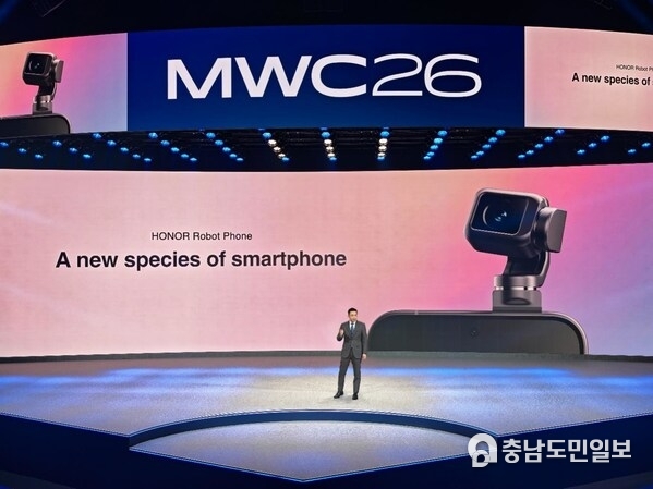 James Li, CEO of HONOR, delivered keynote address on the main stage of MWC.