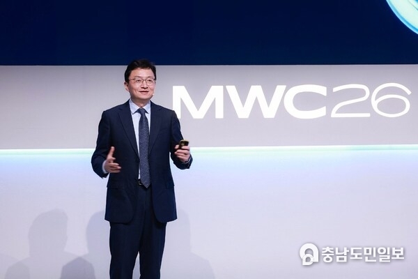 Yuan Yuan, President of Huawei Data Storage Product Line, delivering a keynote speech