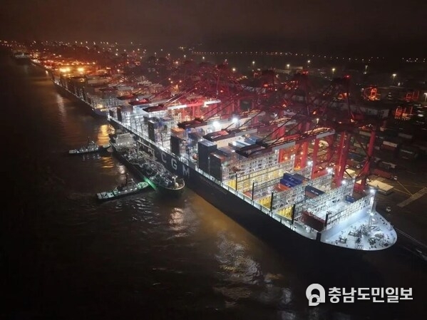 Shanghai Electric completes its first large-scale biomethanol bunkering for CMA CGM OSMIUM at Shanghai’s Yangshan Port.