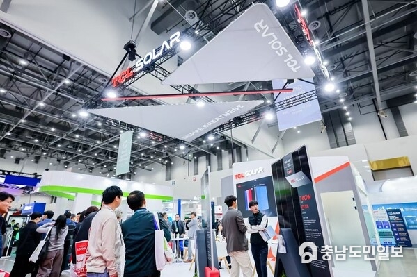 The TCL Solar booth was bustling with visitors throughout the event.