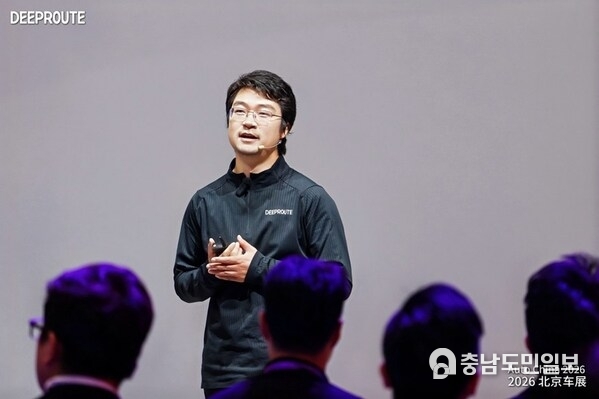 DeepRoute.ai Chief Scientist Chong Ruan delivering his keynote