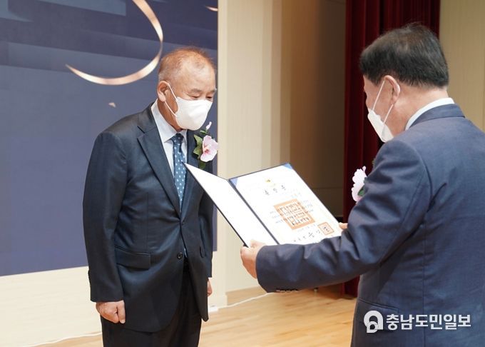 충남교육청, 2022년도 상반기 퇴임 공무원 훈·포장 전수