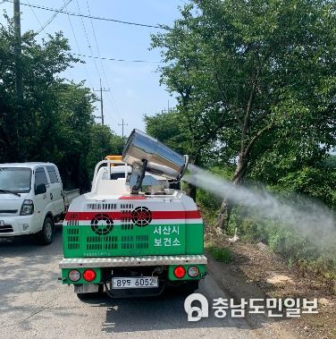 방역취약지 방역하는 모습