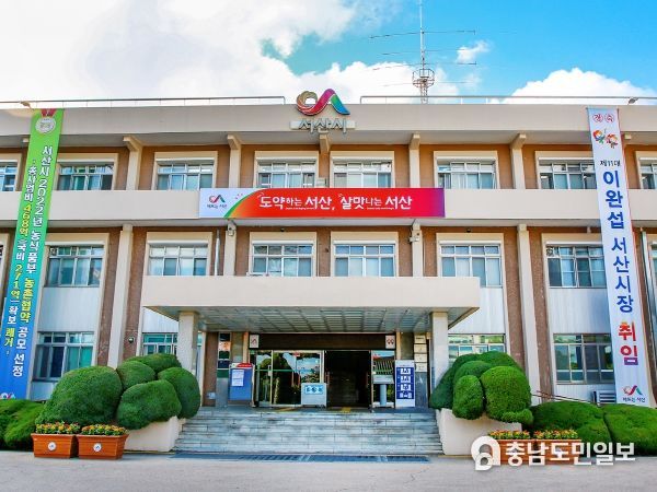 구창모 기획예산담당관이 21일 서산시청 브리핑룸에서 민선8기 제11대 서산시장 공약 추진 및 관리 계획에 대해 설명하고 있다.