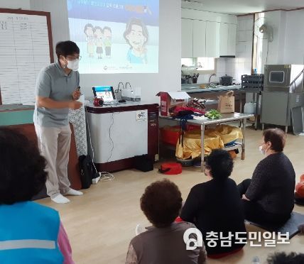6월 13일 안면읍에서 진행된 노인 우울예방 교육 모습