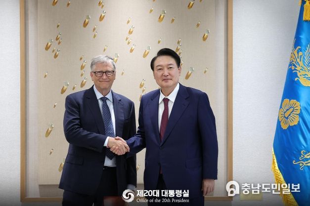 윤석열 대통령, 빌 게이츠 '빌·멜린다 게이츠 재단' 공동 이사장 접견