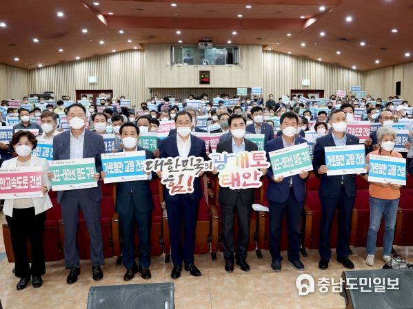 17일 김태흠 도지사 방문 모습.