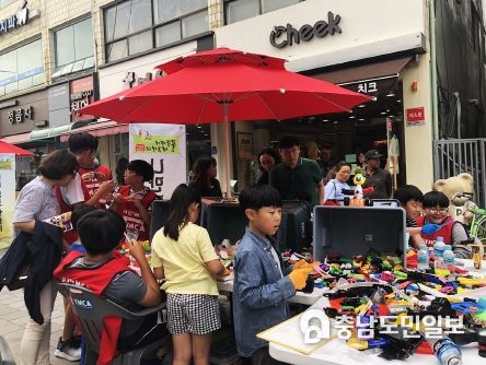 2019년 동부전통시장에서 열린 풀뿌리나눔행사 사진