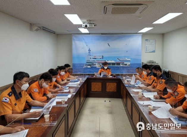 5일 오전 상황판단회의중인 태안소방서