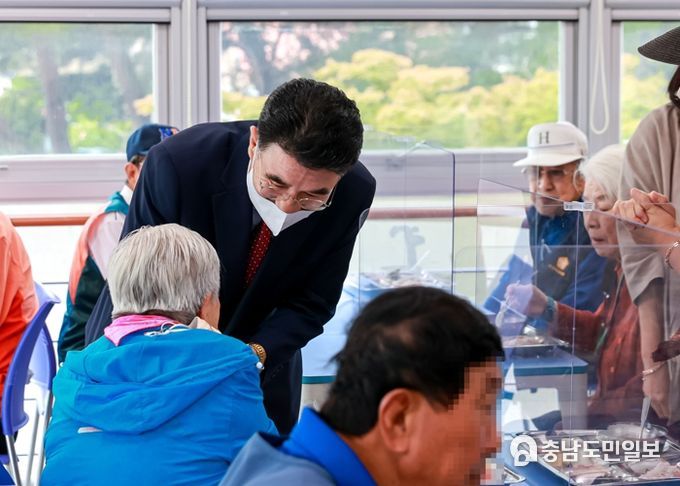 이응우 계룡시장, 추석명절 앞두고 어르신 이용시설 방문