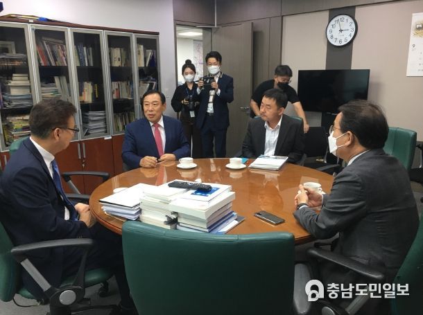 강준현 의원, 홍성국 의원 면담