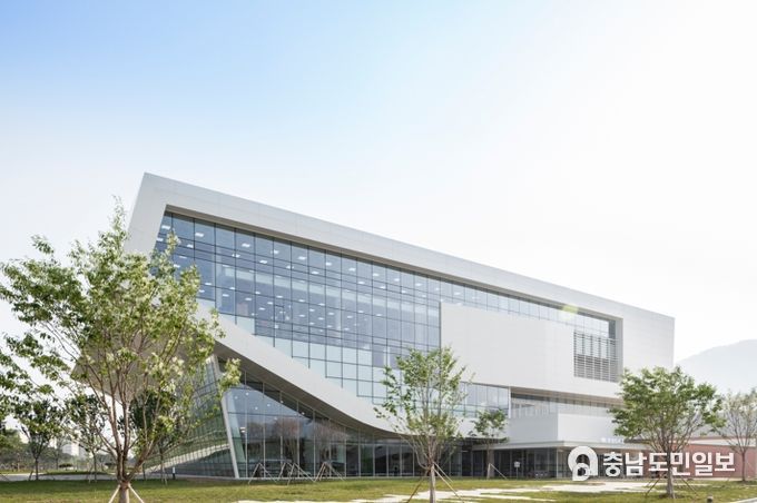 “충남도서관에서 문화의 향수 느껴요”