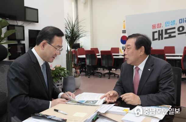국회방문_(왼쪽부터)주호영원내대표,최민호시장