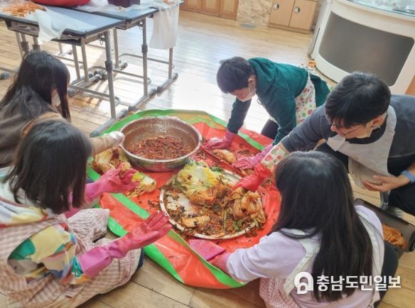 자연이 품어주는 생각 자람터