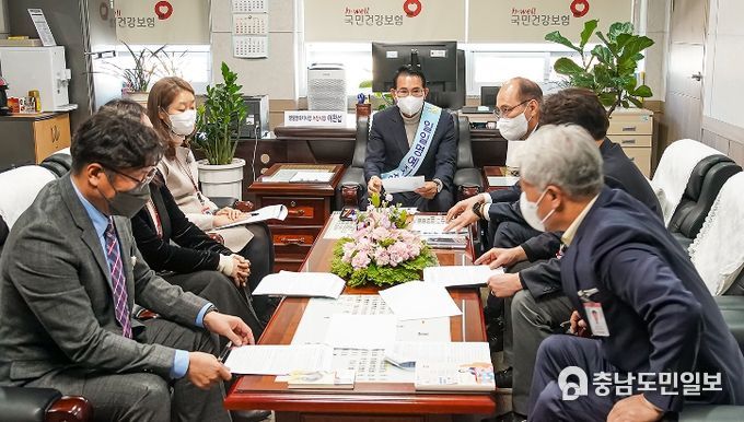 이완섭 서산시장이 일일 국민겅강보험 서산태안지사장으로 활동하고 있다