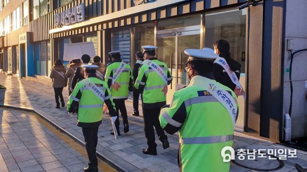 8일 서산시청 앞 솔빛공원부터 서산공용버스터미널까지 열린 불법주정차 근절 가두 캠페인 모습