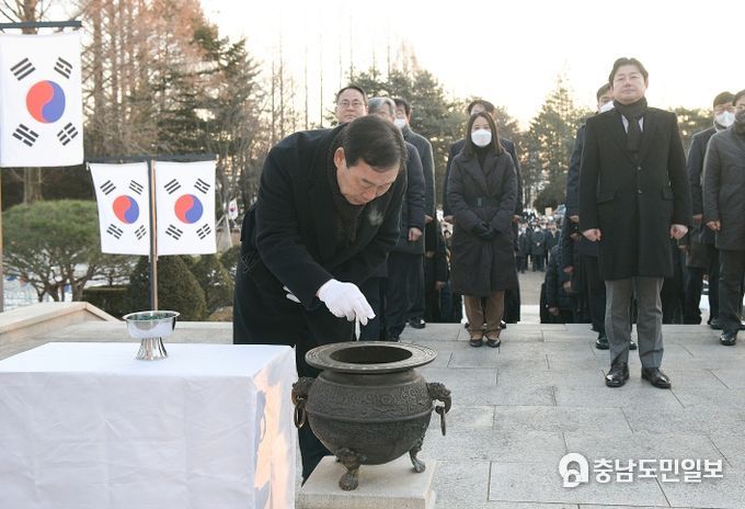 최민호 시장, 새해 첫 공식일정 충령탑 참배