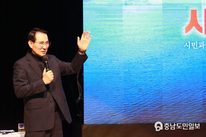 이완섭 서산시장이 8일 부춘동 주민과 소통하는 모습, 이완섭 서산시장이 8일 동문1동 주민과 소통하는 모습