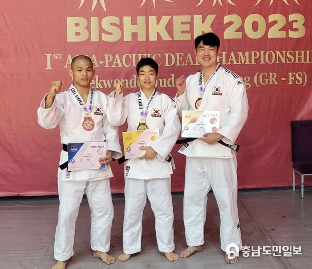 (왼쪽부터)황현·정숙화·양정무 선수