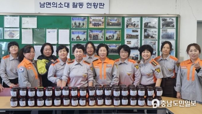 안연식 대장(가운데)를 비롯한 남면 여성의용소방대원