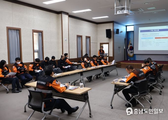 긴급구조통제단 불시가동훈련 중인 태안소방서 대원들