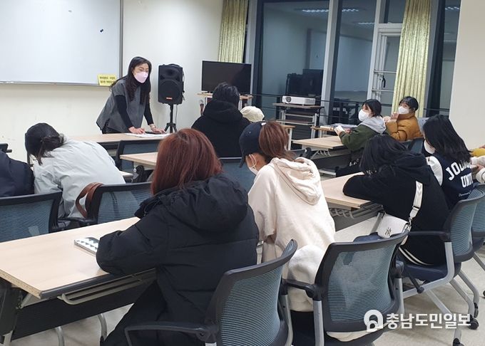 지난 3월 초 추부문화의집에서 진행된 한국어 교육 모습