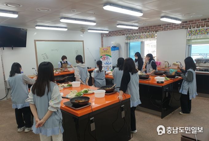 지난 3월 초 진행된 ‘꿈꾸는 우리’ 퓨전요리 강의 모습