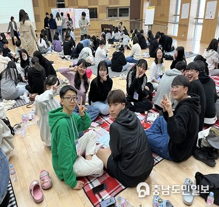 세종시 학생들이 동네방네프로젝트 예비교육에 참여하고 있다.