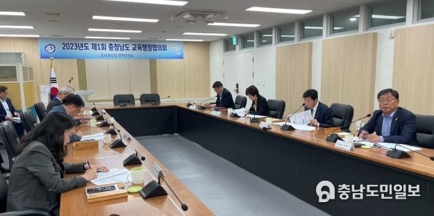 발언하고있는 김현기 충남교육청 기획국장