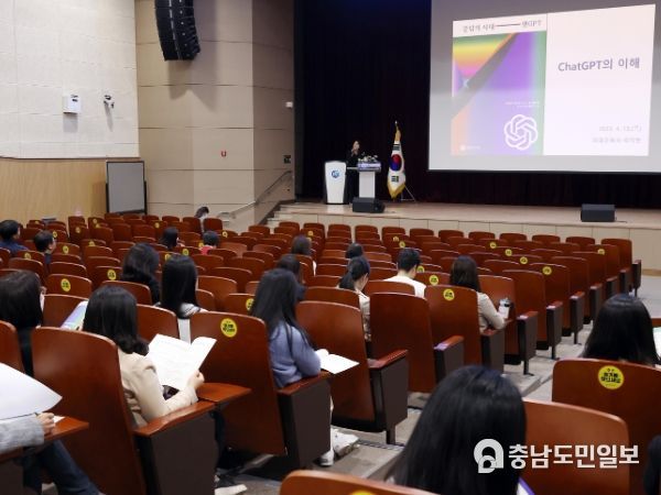 13일, 세종교육원에서 중등 교육과정-수업-평가-기록 통합지원단 연수가 진행되고 있다.