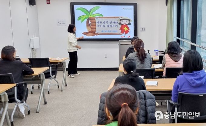 4월 5일 군 교육문화센터에서 진행된 다문화강사 역량강화 교육 시연회 모습.