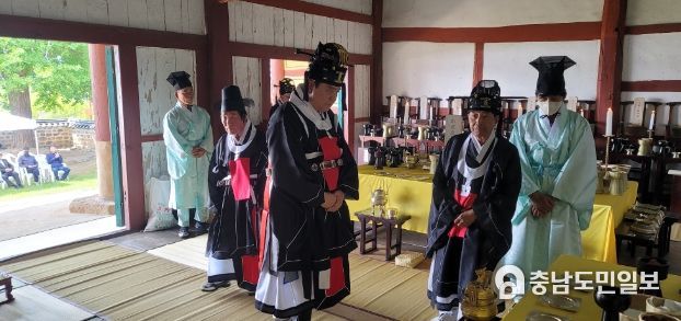 홍주향교 공기 2574년 춘계 석전대제 봉행