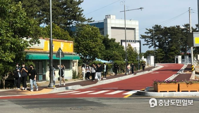 공사가 완료된 인지중학교 통학교(인지소로1-10호) 개설 모습