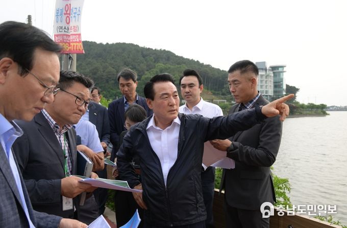 탑정호 개발사업 현장 시찰에 나선 백성현 논산시장