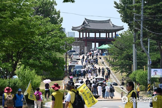 내포 천주교의 첫걸음, 순교의 땅 홍성군과 함께 걷는 순례객