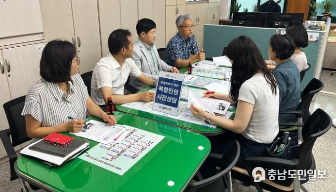 충북 괴산군 직원들이 벤치마킹을 위해 서산시청 원스톱허가과를 방문했다