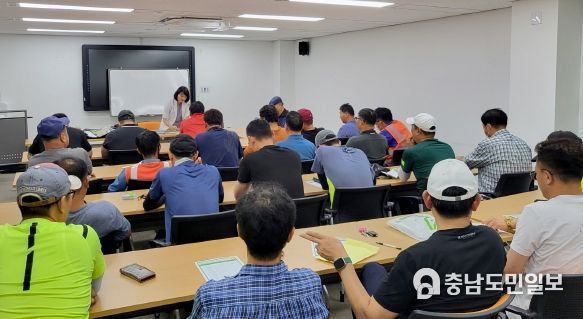 14일 군 교육문화센터에서 진행된 보건관리 순회 점검 모습.