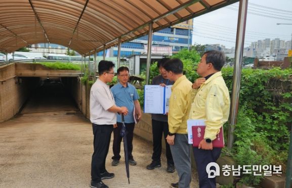 관내 지하차도 현장 점검 사진(오른쪽부터) 임이택 안전총괄과장, 조일교 부시장, 담당자, 유권종 도로관리과장, 담당팀장