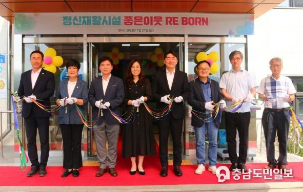 행사 테이프 커팅식 사진(왼쪽부터 홍성표 시의원, 김희영 시의장, 조일교 부시장, 박지애 시설 원장, 강훈식 국회의원)