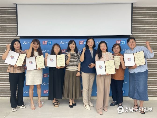 수료 후 단체 기념사진