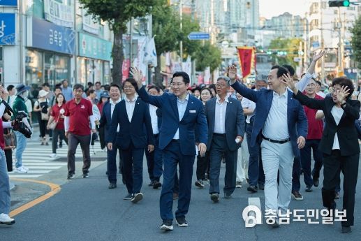 박경귀 아산시장 삼도수군통제사 행차 참여(사진 중앙 박경귀 아산시장, 그 오른쪽 천영기 통영시장)